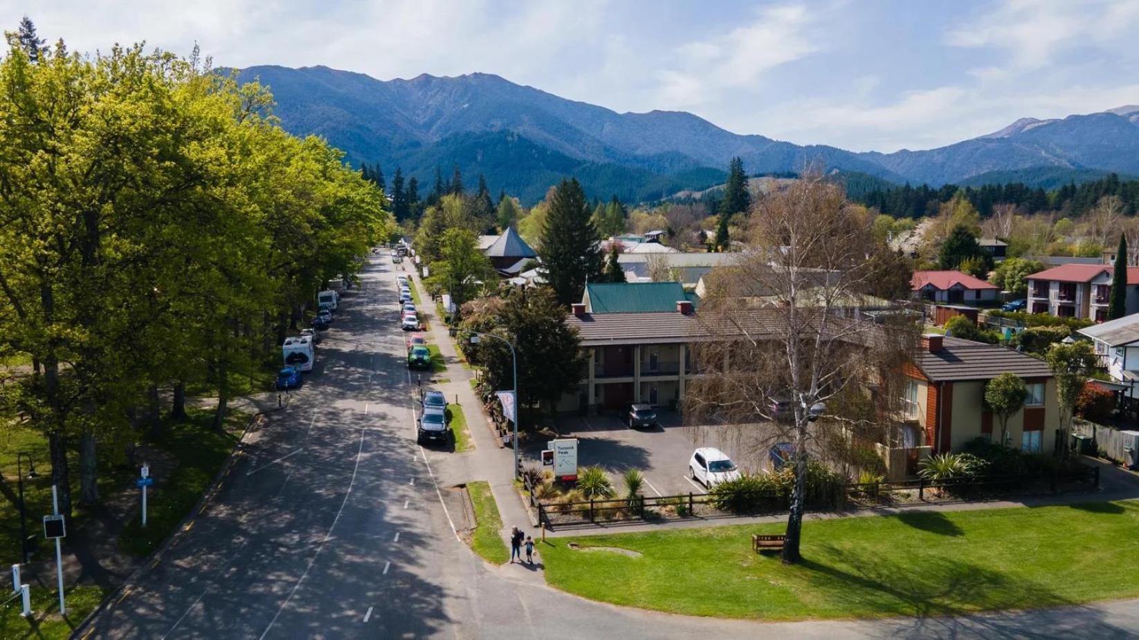 Tussock Peak Lodge แฮนเมอร์สปริงส์ ภายนอก รูปภาพ