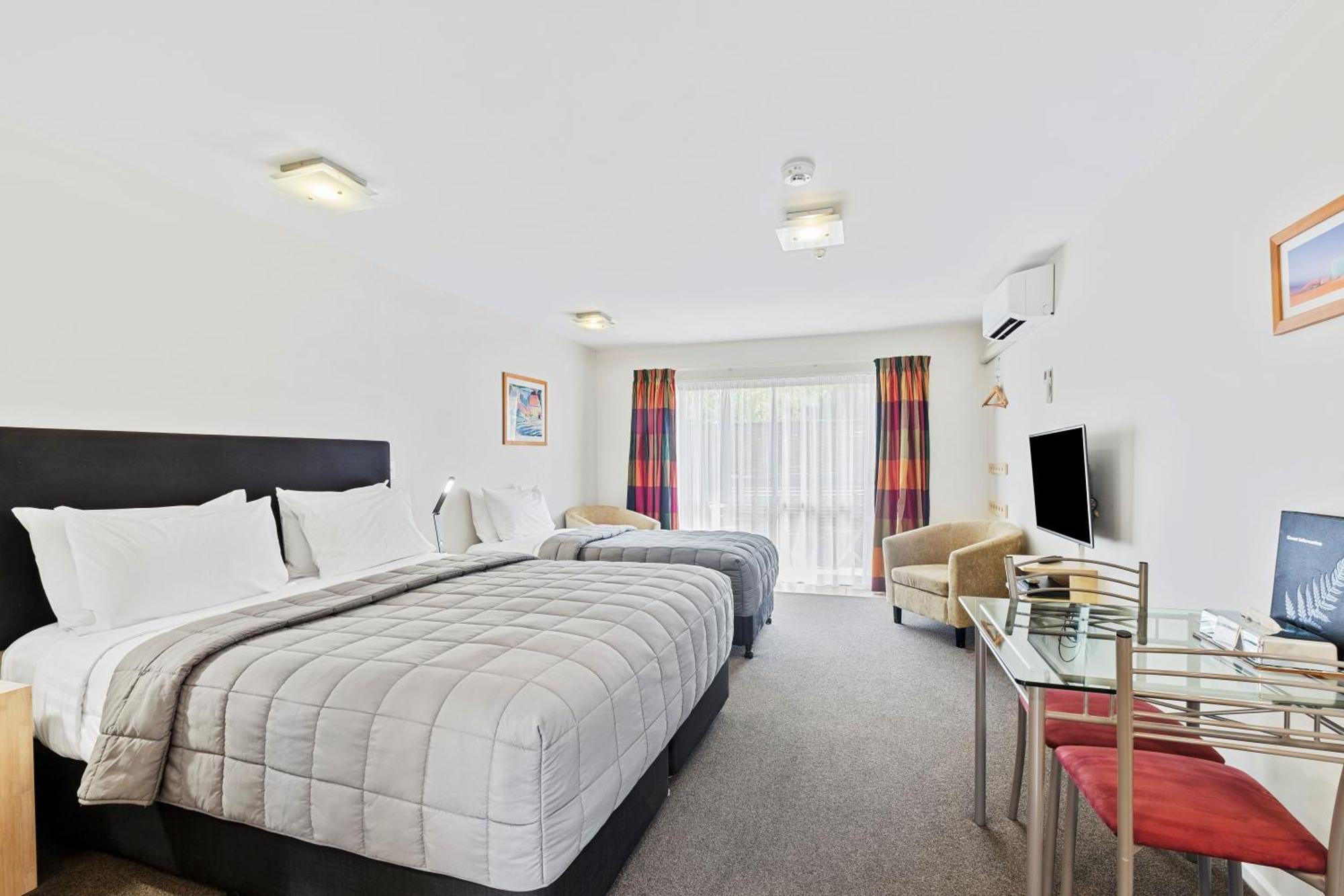 Tussock Peak Lodge แฮนเมอร์สปริงส์ ภายนอก รูปภาพ