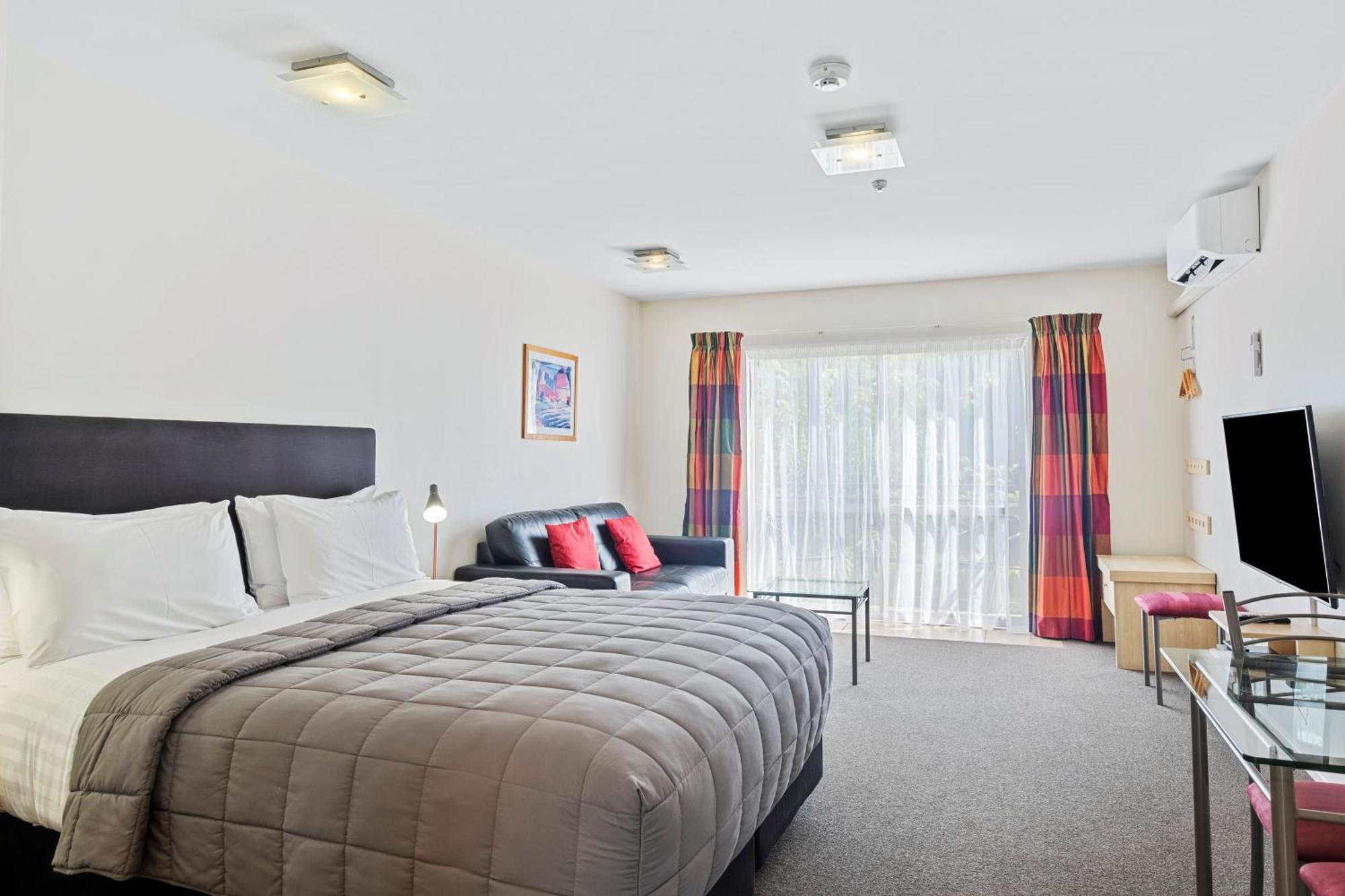 Tussock Peak Lodge แฮนเมอร์สปริงส์ ภายนอก รูปภาพ