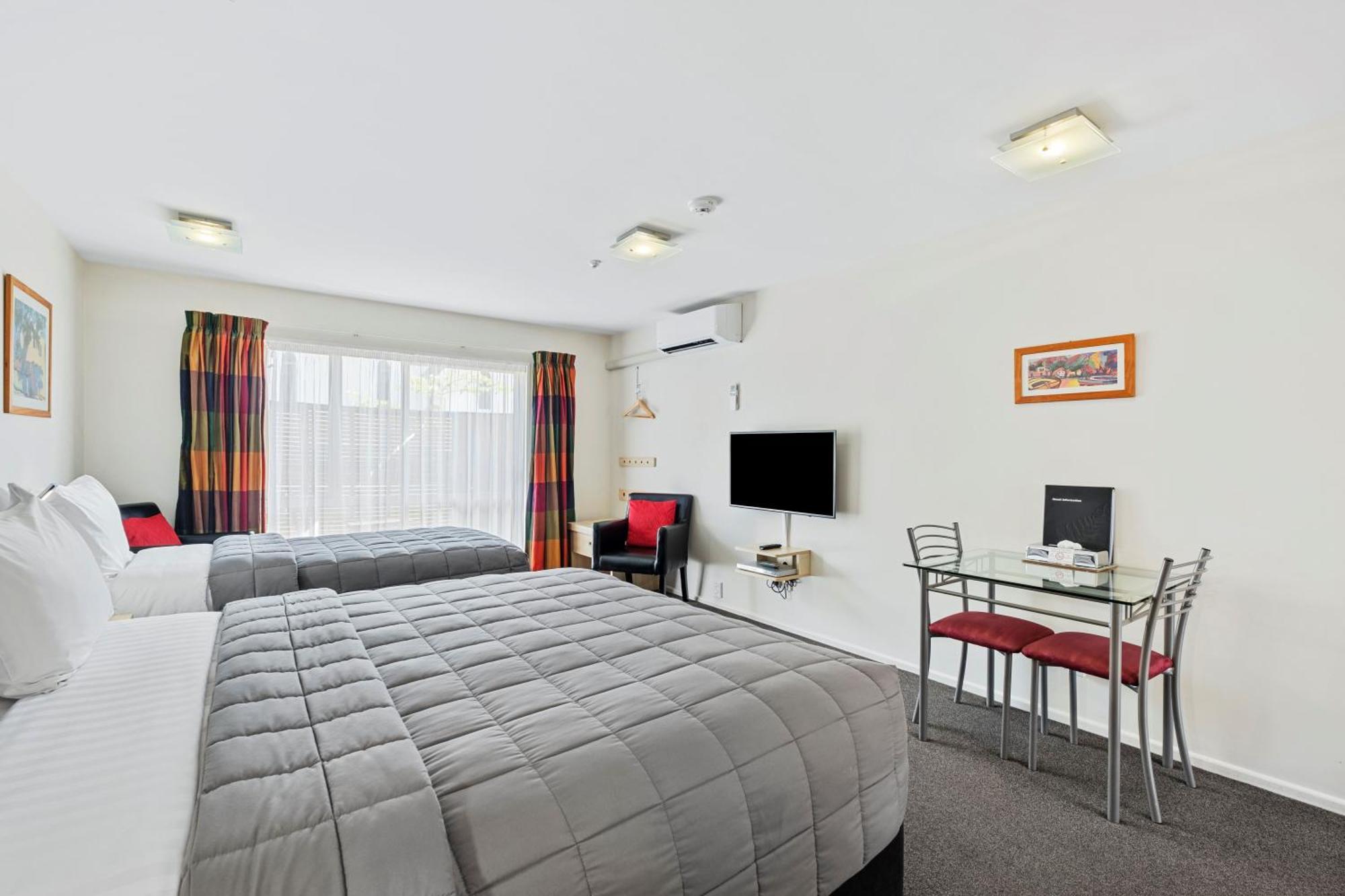 Tussock Peak Lodge แฮนเมอร์สปริงส์ ภายนอก รูปภาพ