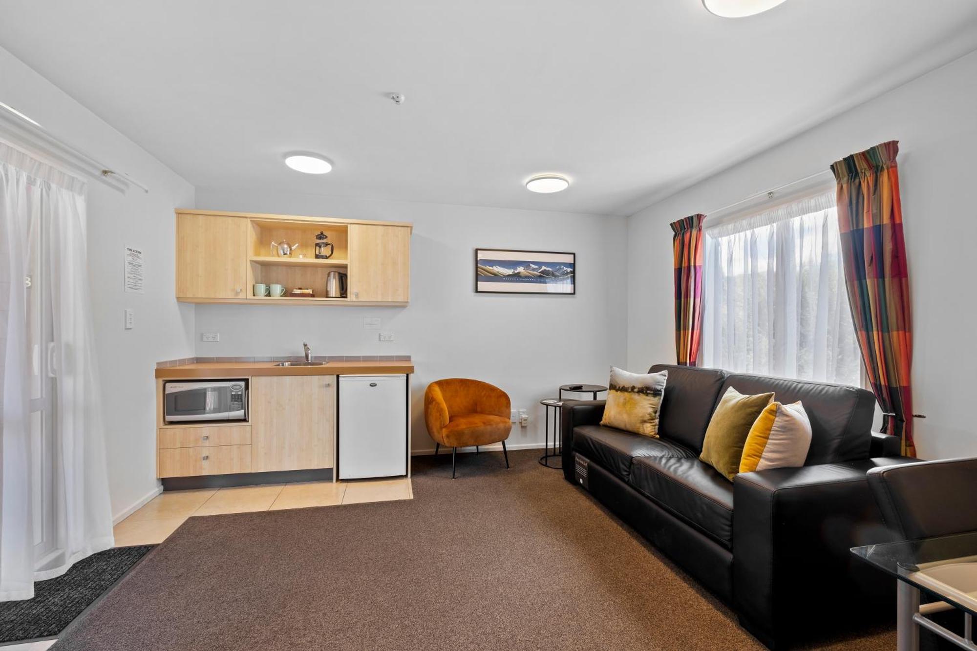 Tussock Peak Lodge แฮนเมอร์สปริงส์ ภายนอก รูปภาพ