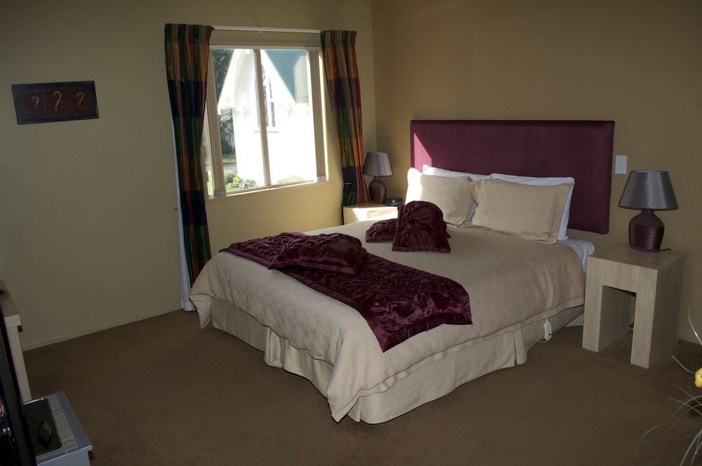 Tussock Peak Lodge แฮนเมอร์สปริงส์ ภายนอก รูปภาพ