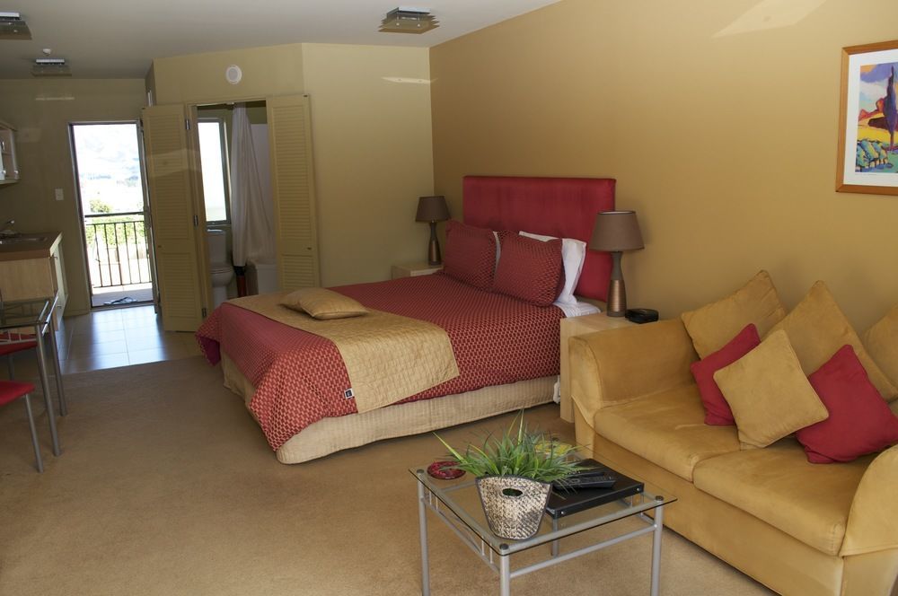Tussock Peak Lodge แฮนเมอร์สปริงส์ ภายนอก รูปภาพ