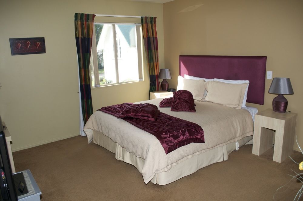 Tussock Peak Lodge แฮนเมอร์สปริงส์ ภายนอก รูปภาพ