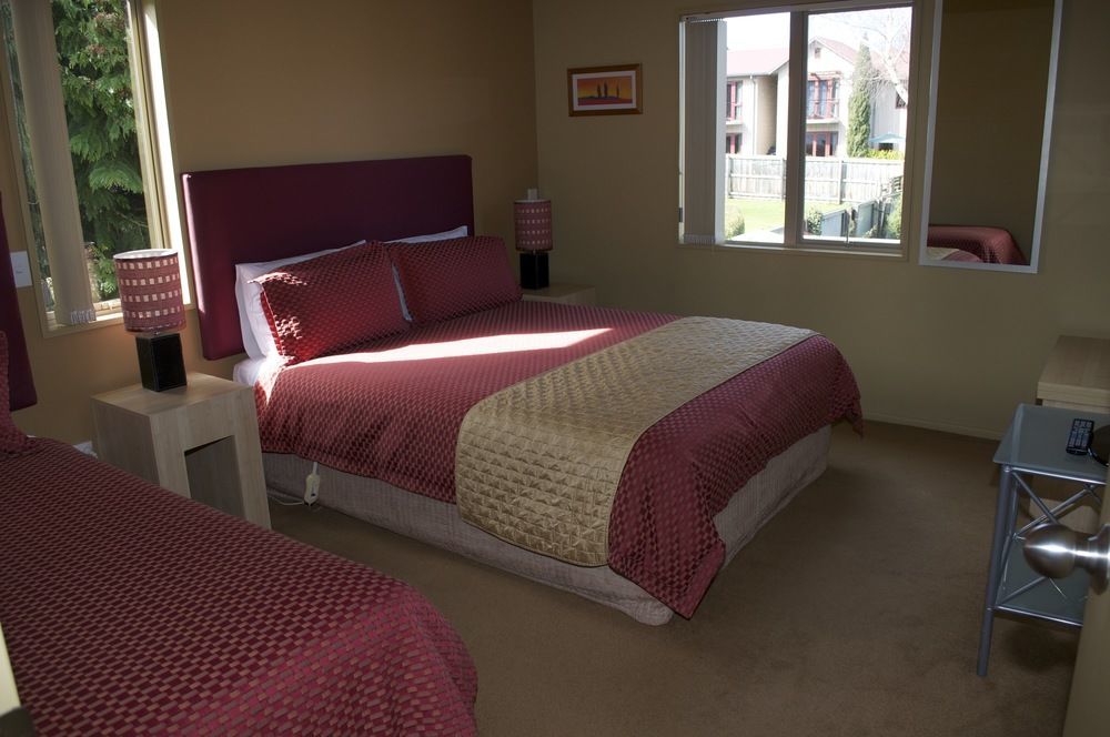 Tussock Peak Lodge แฮนเมอร์สปริงส์ ภายนอก รูปภาพ